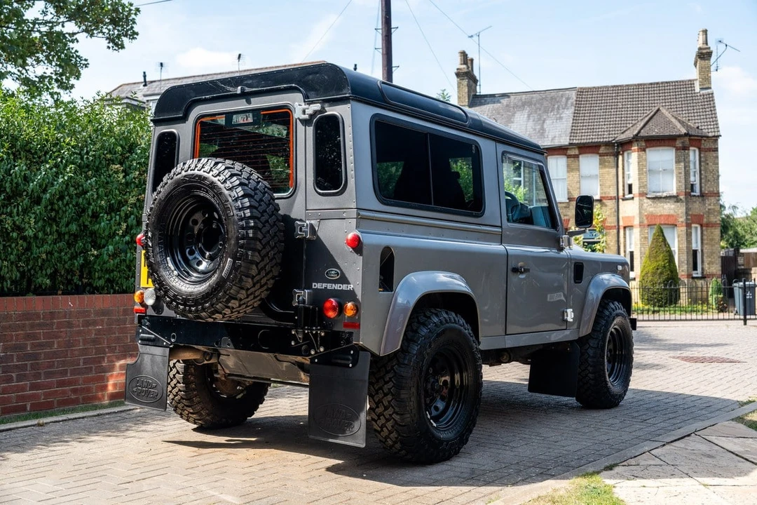 2015 Land Rover Defender 90 - Image 7 of 30