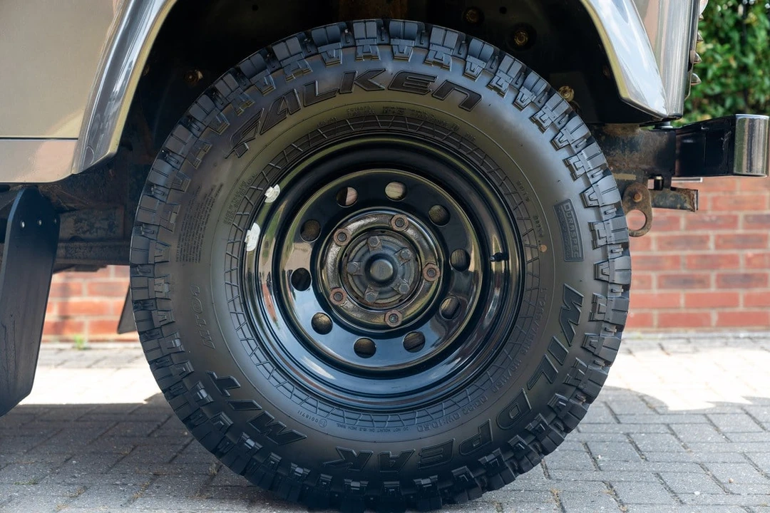 2015 Land Rover Defender 90 - Image 19 of 30