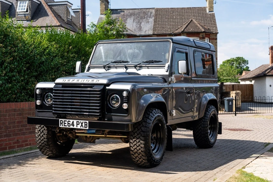 2015 Land Rover Defender 90 - Image 11 of 30