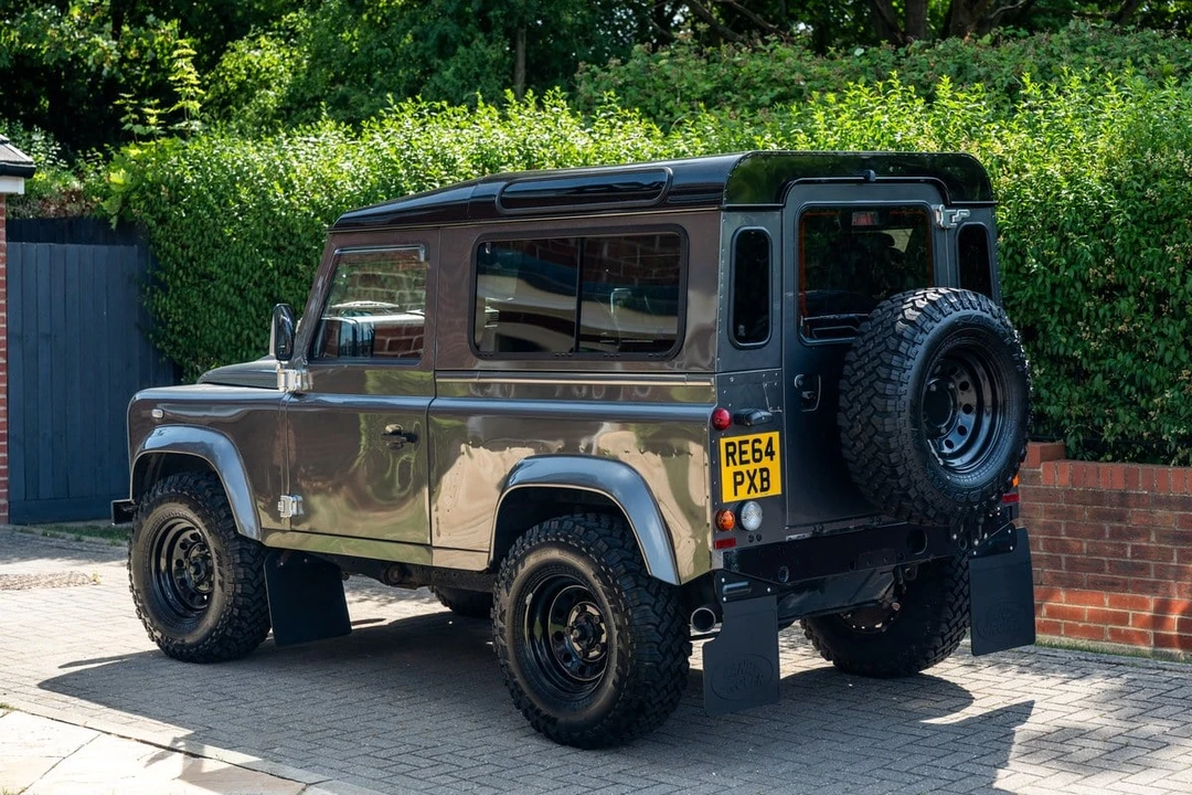 2015 Land Rover Defender 90 - Image 17 of 30