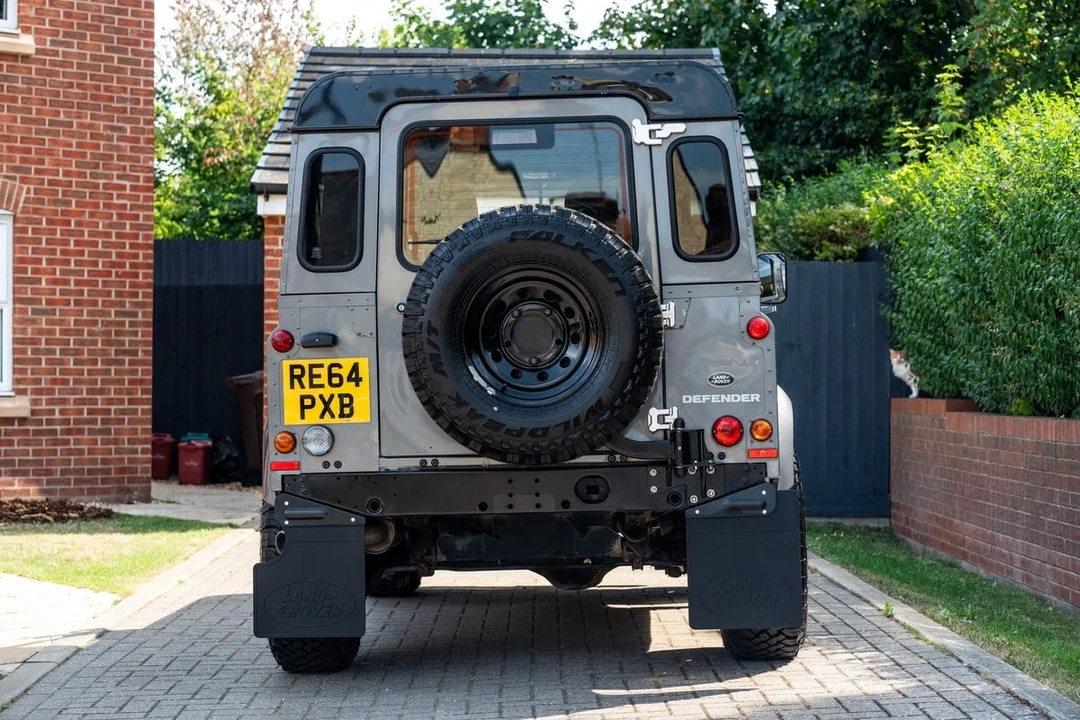 2015 Land Rover Defender 90 - Image 18 of 30