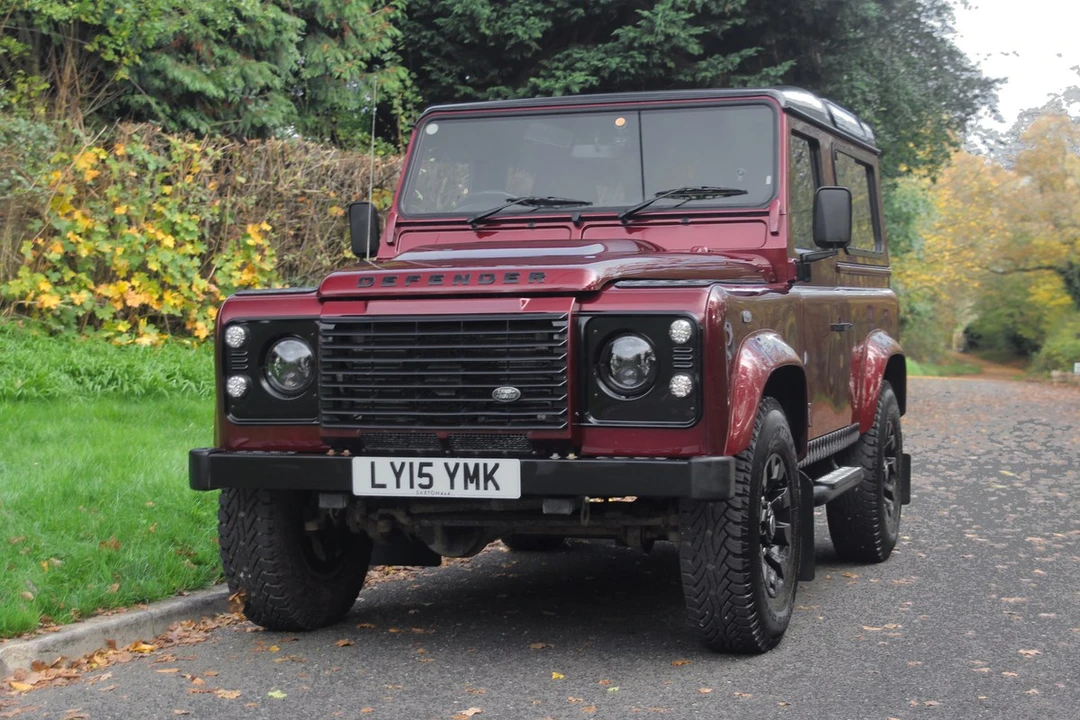 2015 Land Rover Defender 90 - Image 9 of 30