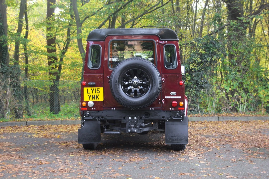 2015 Land Rover Defender 90 - Image 13 of 30