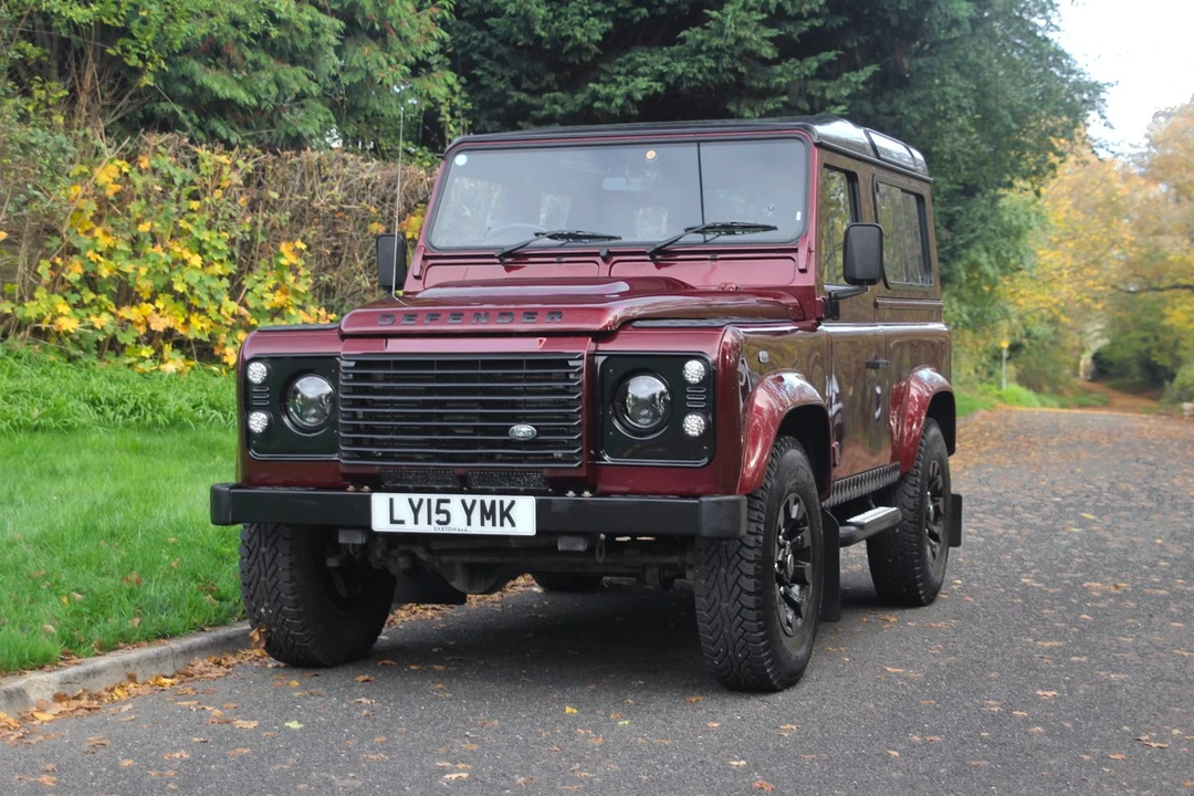 2015 Land Rover Defender 90 - Image 10 of 30