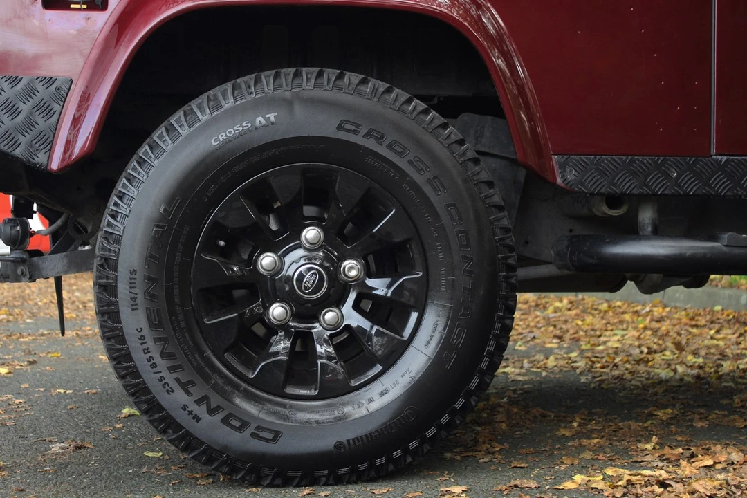 2015 Land Rover Defender 90 - Image 25 of 30
