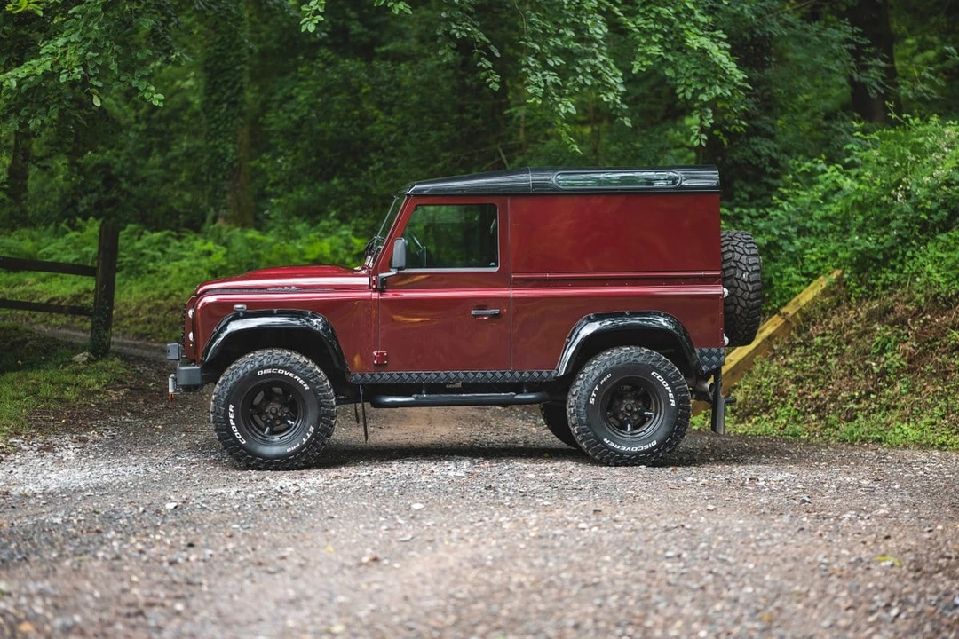 2015 Land Rover Defender 90 - Image 9 of 30