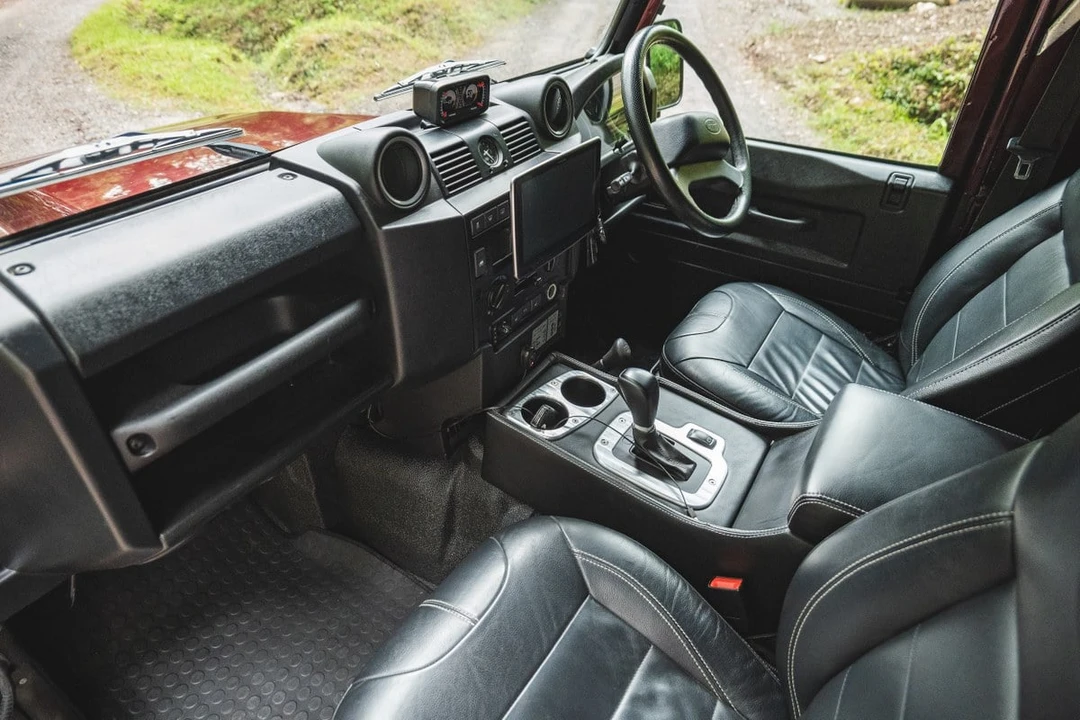 2015 Land Rover Defender 90 - Image 18 of 30