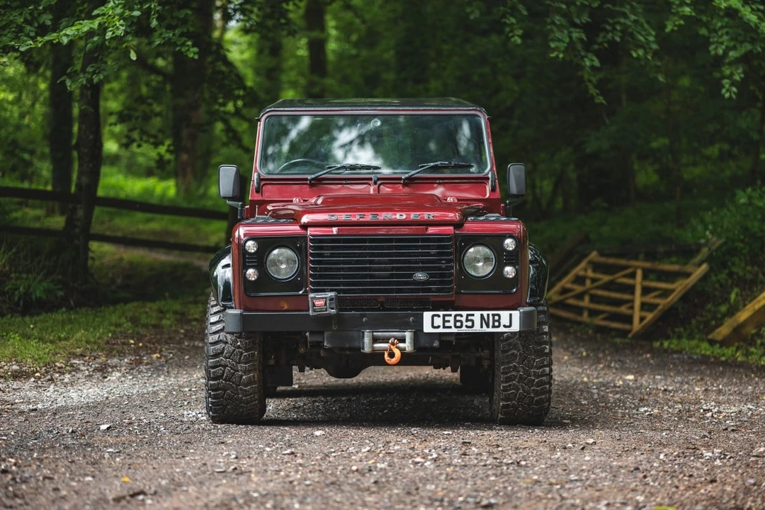 2015 Land Rover Defender 90 - Image 4 of 30
