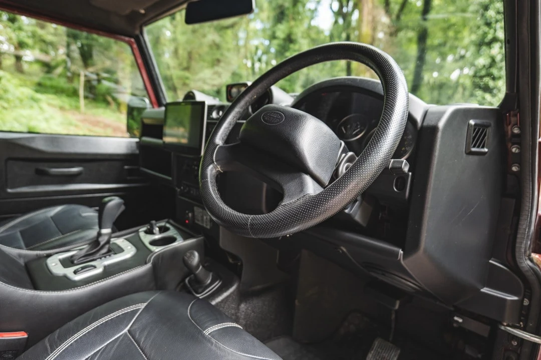 2015 Land Rover Defender 90 - Image 24 of 30