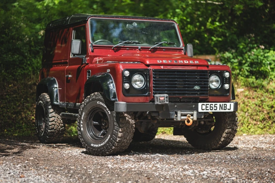 2015 Land Rover Defender 90 - Image 12 of 30