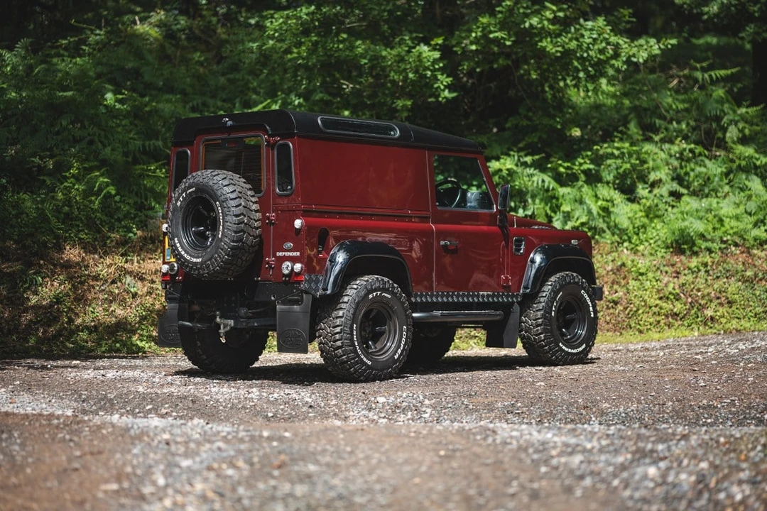 2015 Land Rover Defender 90 - Image 11 of 30