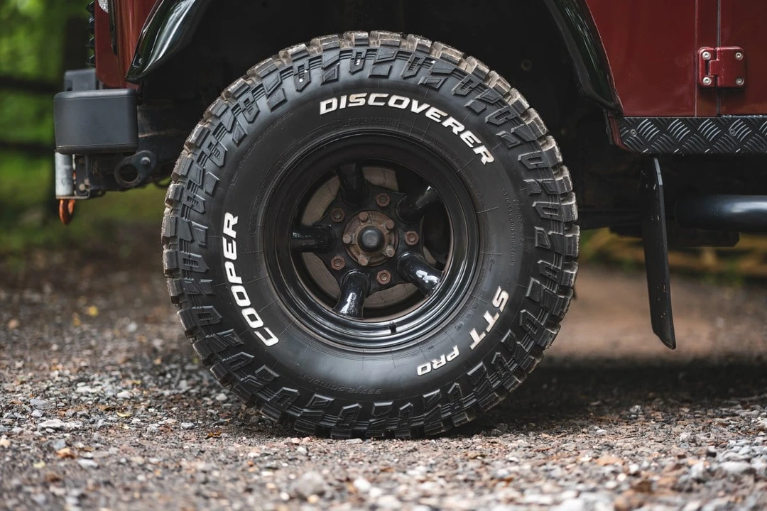 2015 Land Rover Defender 90 - Image 15 of 30
