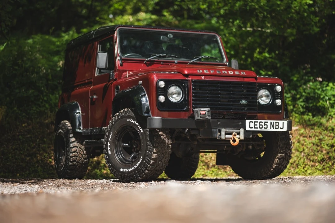 2015 Land Rover Defender 90 - Image 2 of 30