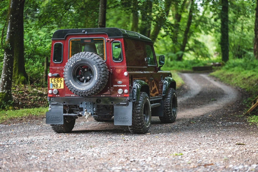 2015 Land Rover Defender 90 - Image 8 of 30