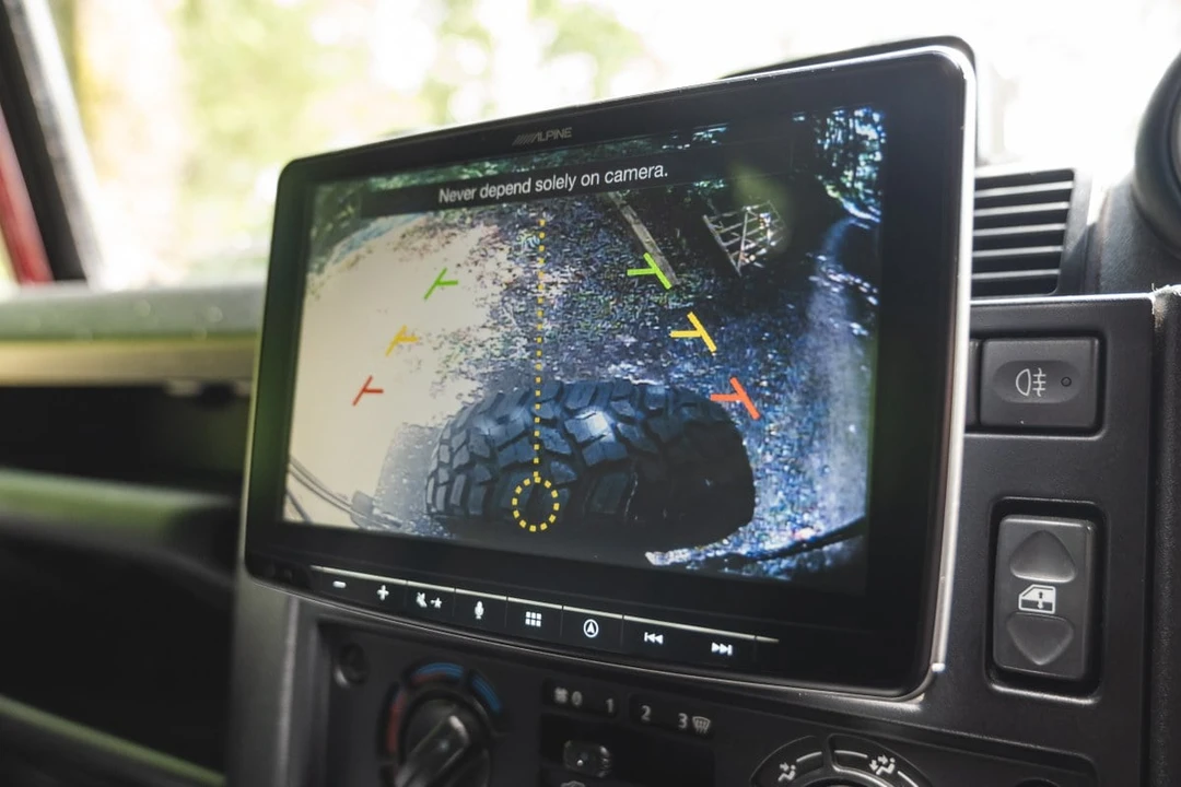2015 Land Rover Defender 90 - Image 29 of 30