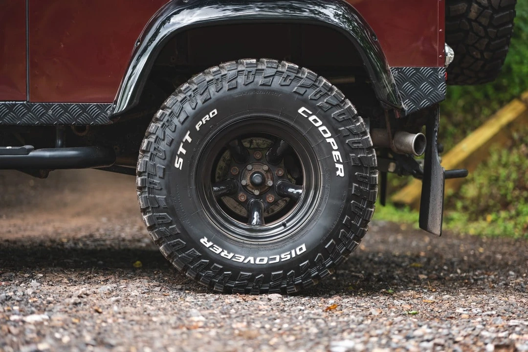 2015 Land Rover Defender 90 - Image 16 of 30