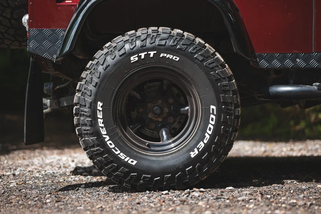 2015 Land Rover Defender 90 - Image 13 of 30