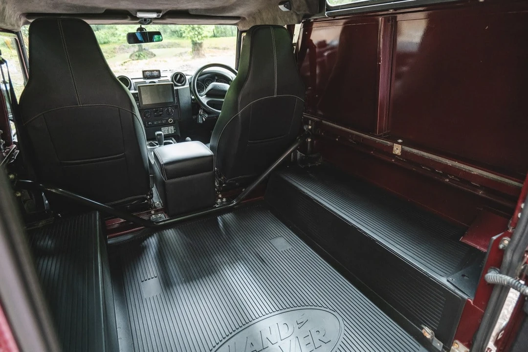 2015 Land Rover Defender 90 - Image 22 of 30