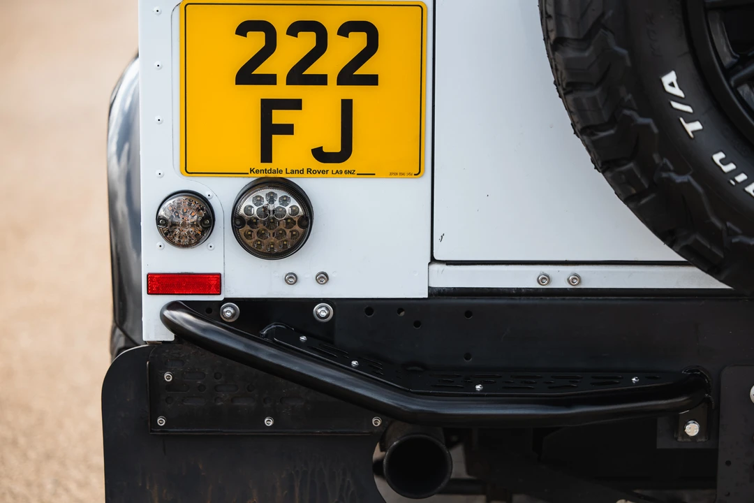 2015 Land Rover Defender 90 - Image 24 of 31