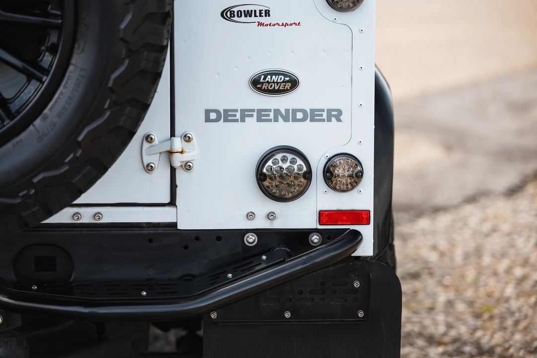 2015 Land Rover Defender 90 - Image 25 of 31