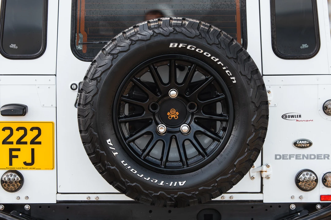 2015 Land Rover Defender 90 - Image 26 of 31