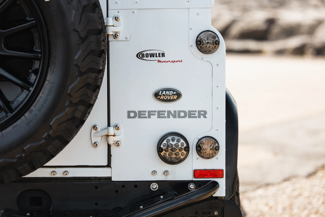 2015 Land Rover Defender 90 - Image 30 of 31