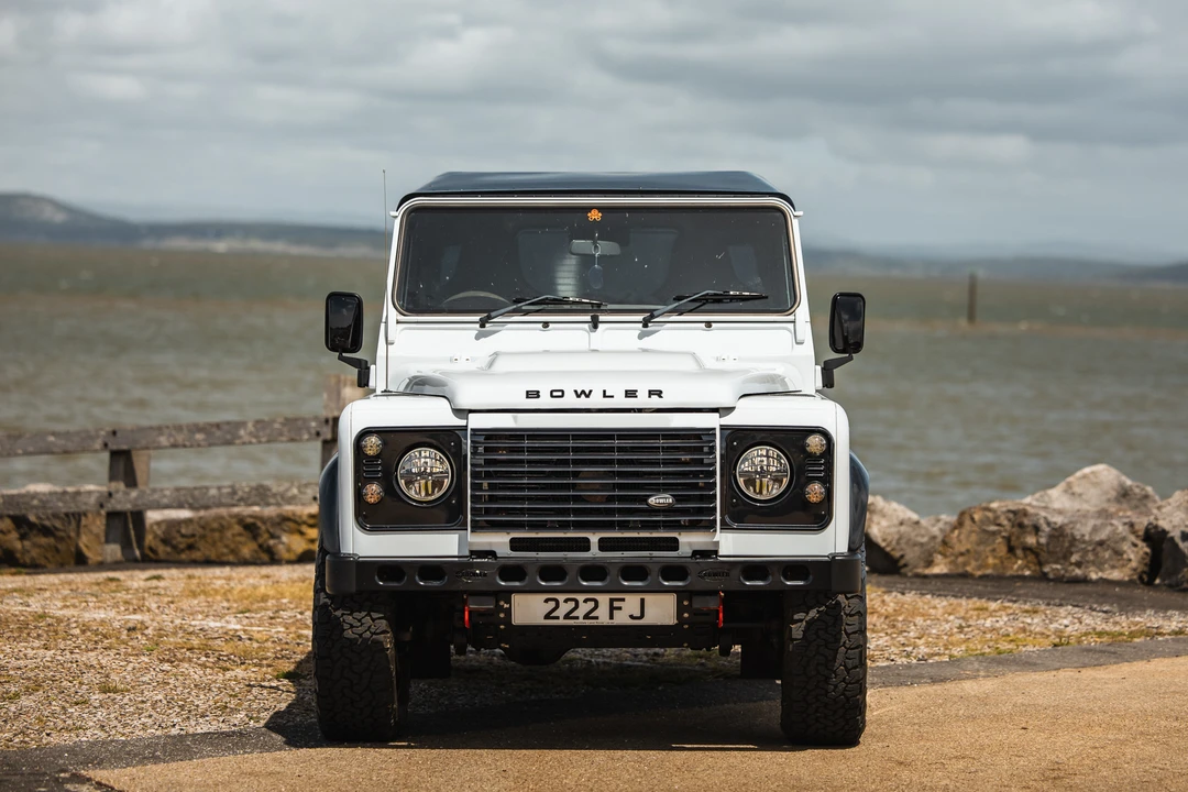 2015 Land Rover Defender 90 - Image 2 of 31