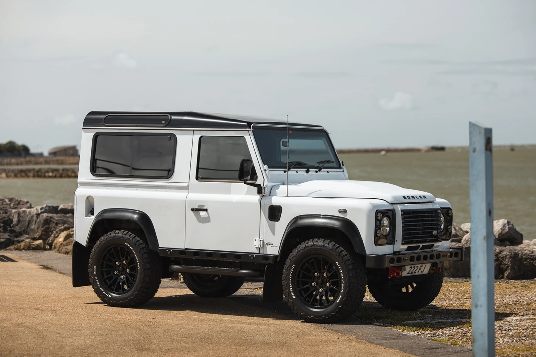 2015 Land Rover Defender 90 - Image 3 of 31