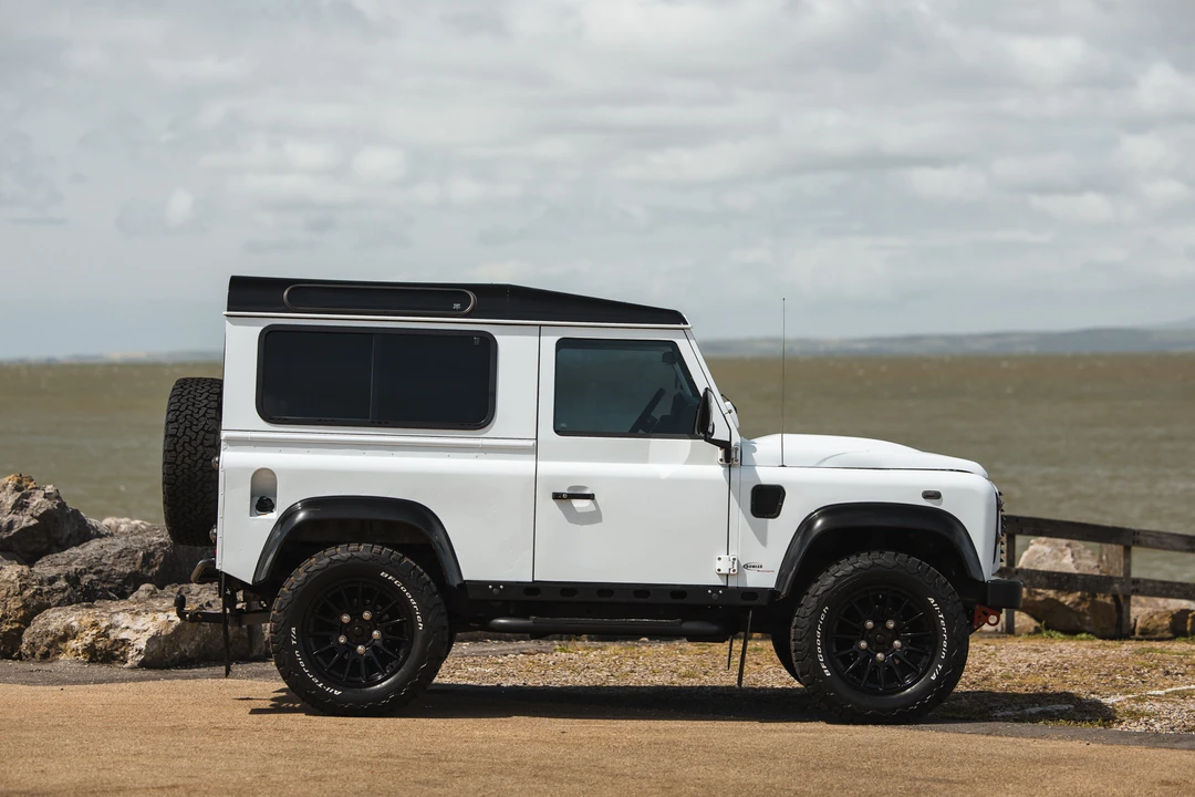 2015 Land Rover Defender 90 - Image 4 of 31
