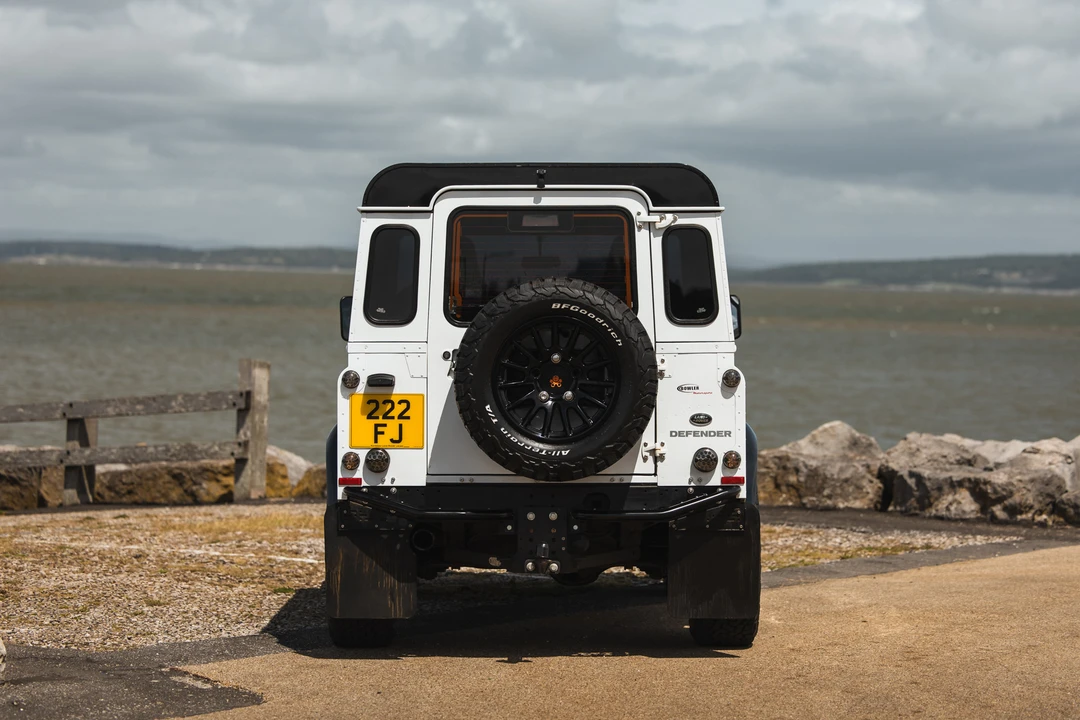 2015 Land Rover Defender 90 - Image 6 of 31