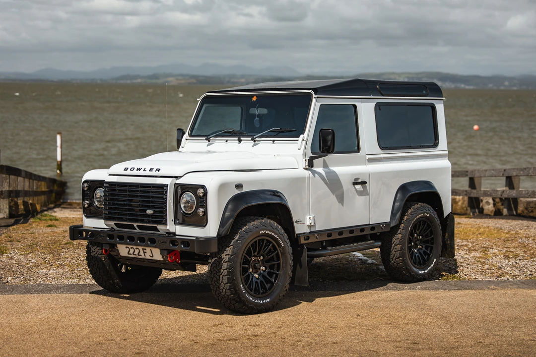 2015 Land Rover Defender 90 - Image 9 of 31