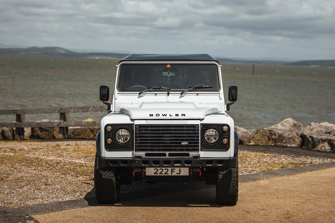2015 Land Rover Defender 90 - Image 10 of 31