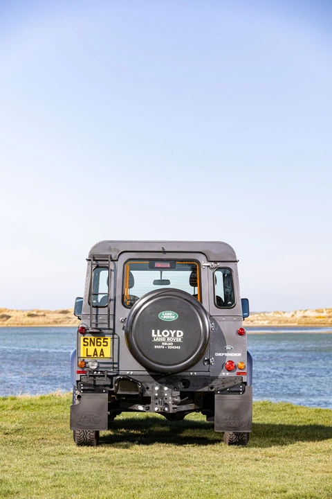 2015 Land Rover Defender 90 - Image 10 of 31