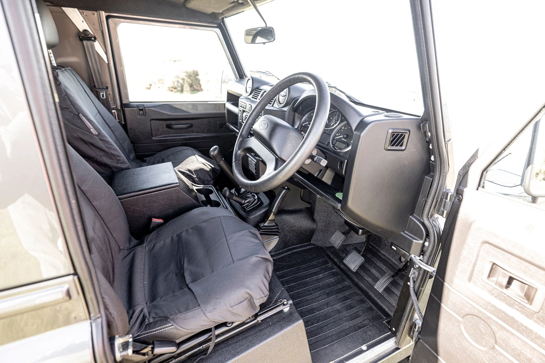 2015 Land Rover Defender 90 - Image 18 of 31