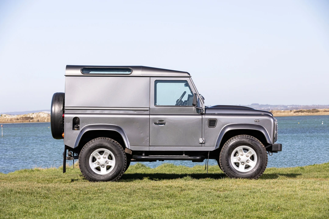 2015 Land Rover Defender 90 - Image 23 of 31