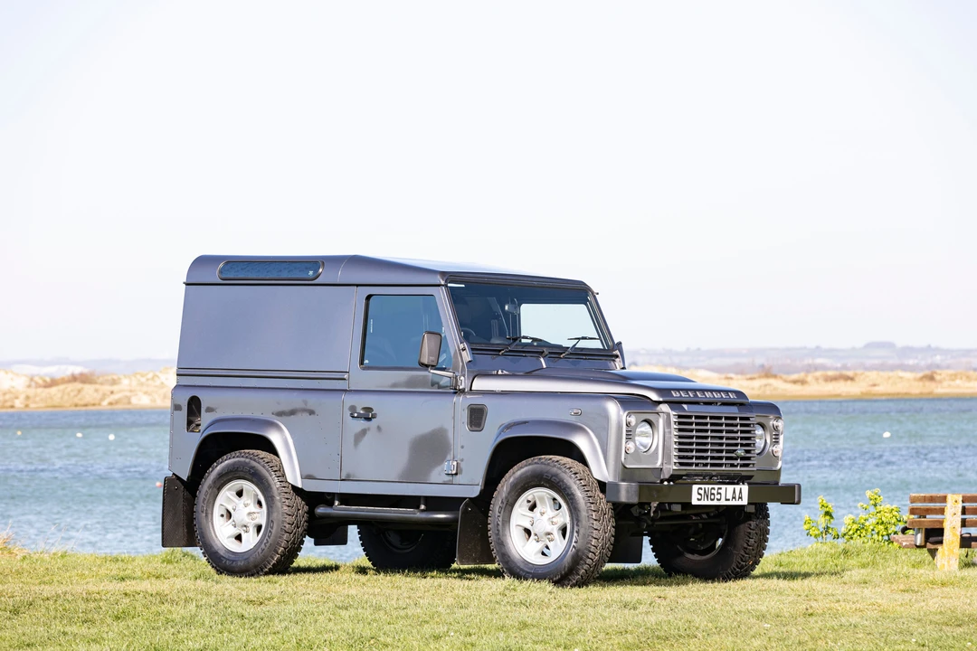 2015 Land Rover Defender 90 - Image 8 of 31