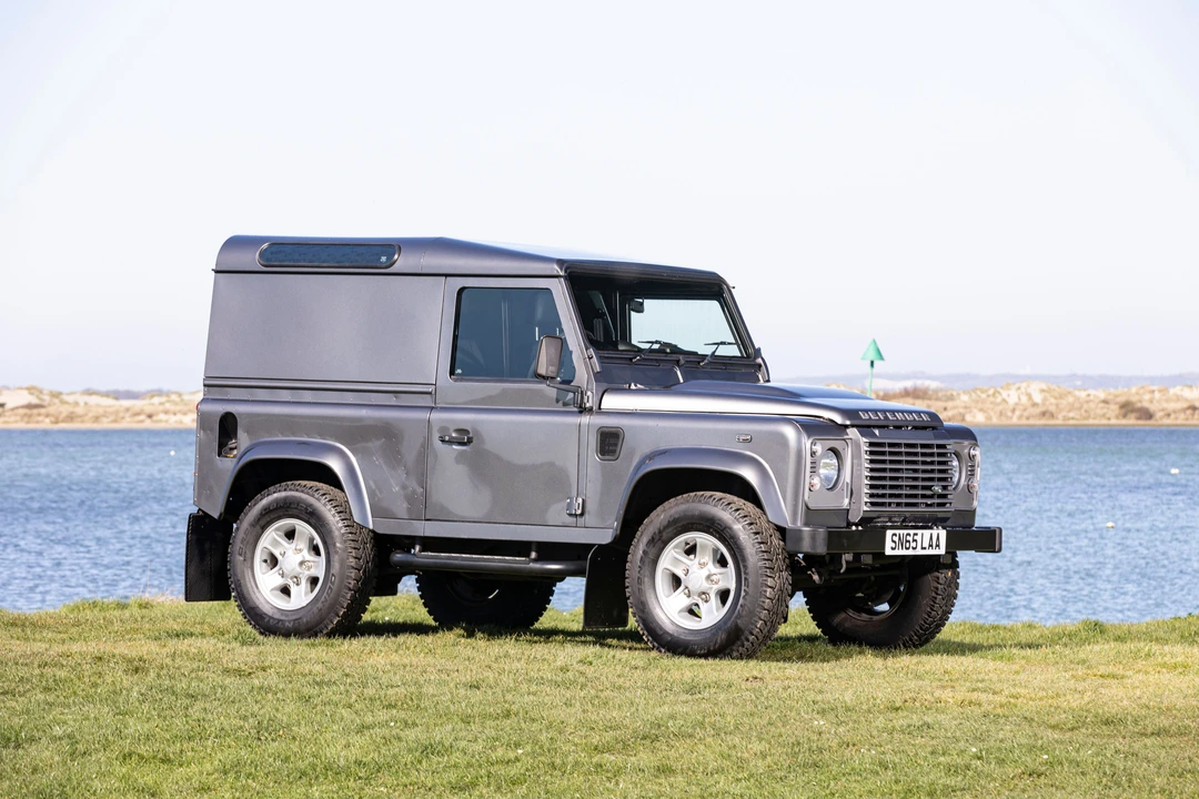 2015 Land Rover Defender 90 - Image 25 of 31