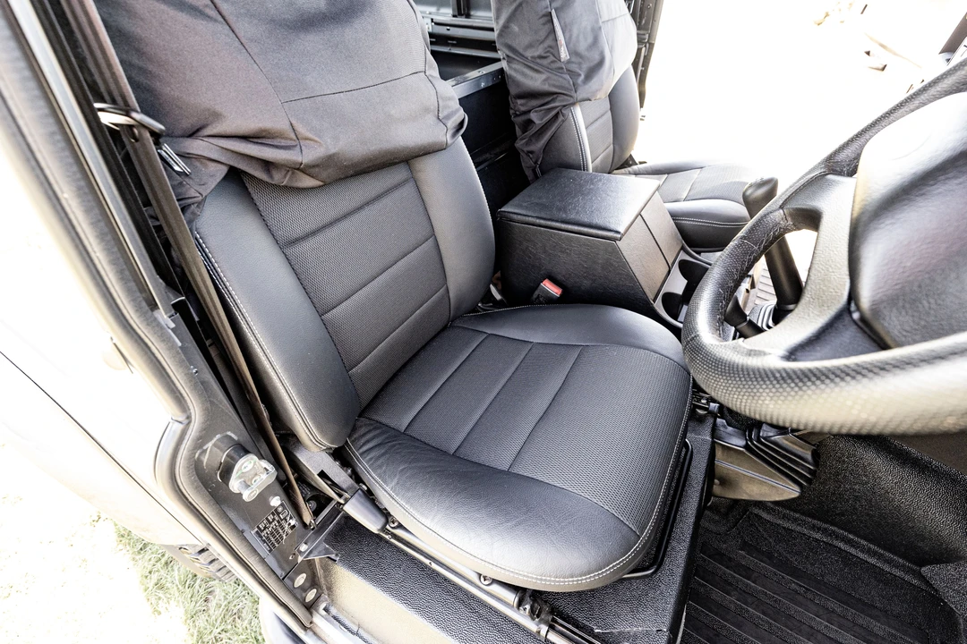 2015 Land Rover Defender 90 - Image 15 of 31