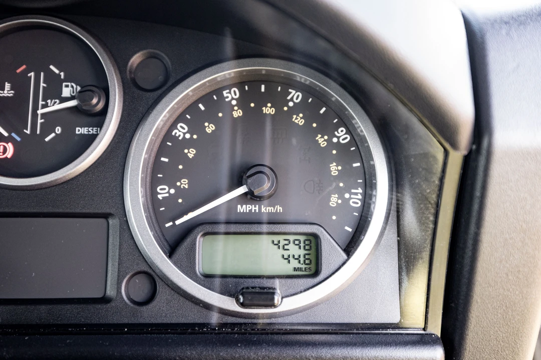 2015 Land Rover Defender 90 - Image 17 of 31