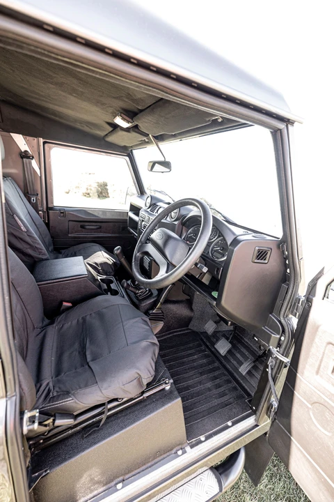 2015 Land Rover Defender 90 - Image 5 of 31