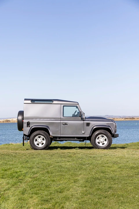 2015 Land Rover Defender 90 - Image 22 of 31