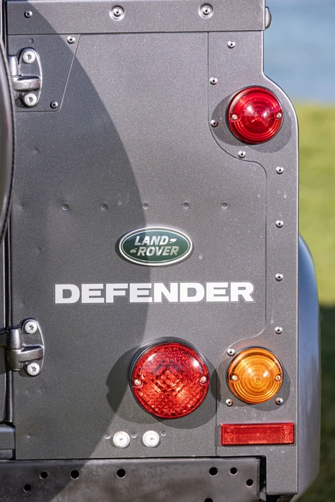 2015 Land Rover Defender 90 - Image 9 of 31