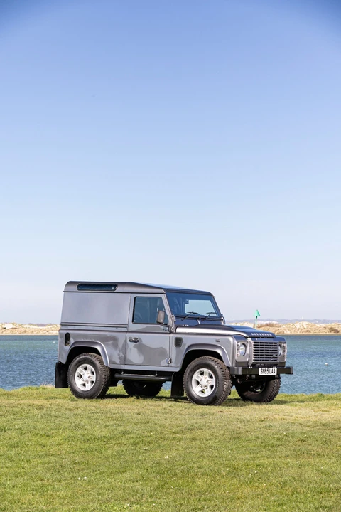 2015 Land Rover Defender 90 - Image 24 of 31