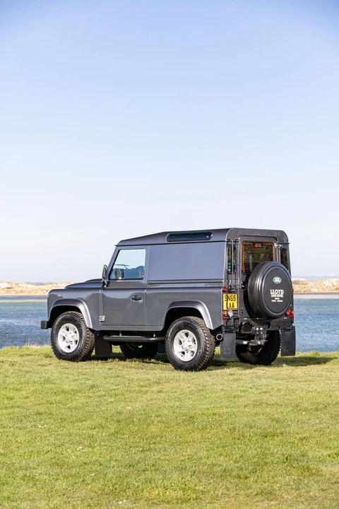 2015 Land Rover Defender 90 - Image 30 of 31