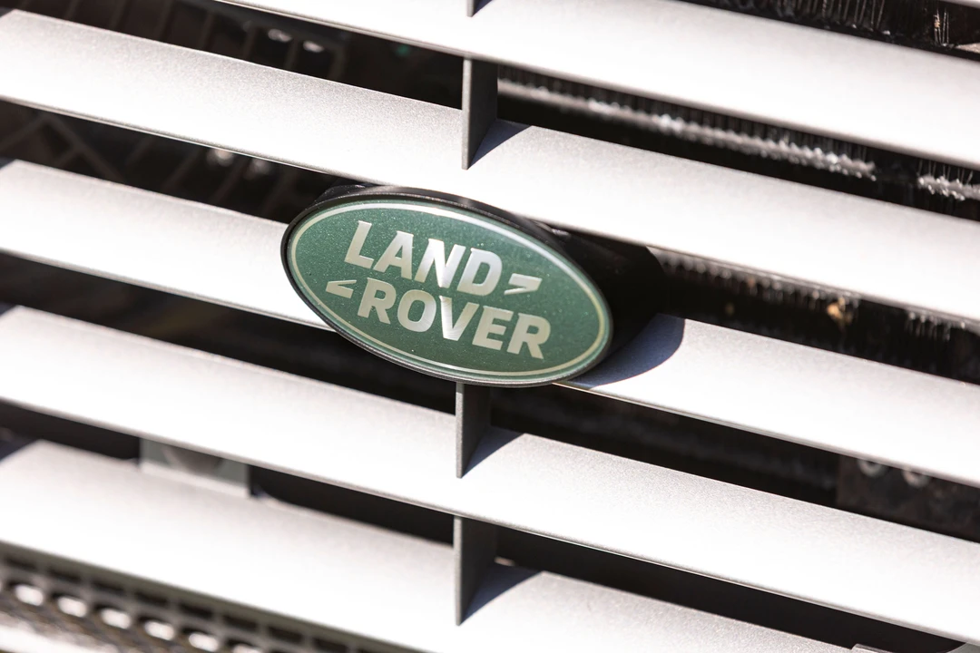 2015 Land Rover Defender 90 - Image 6 of 31