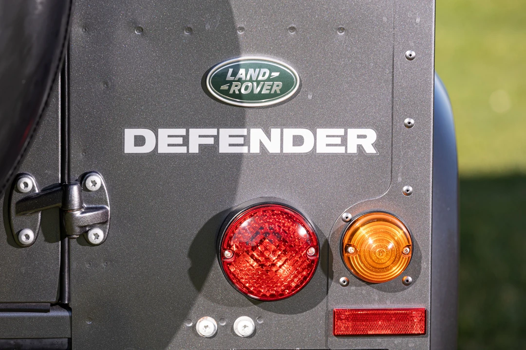 2015 Land Rover Defender 90 - Image 16 of 31