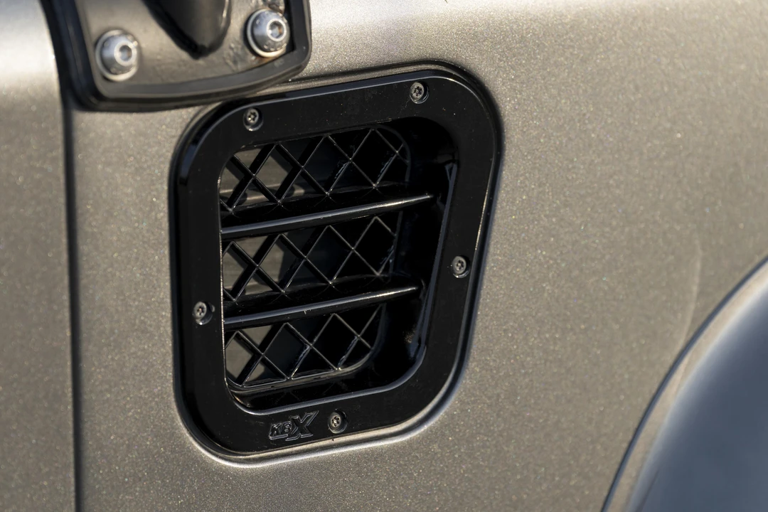 2015 Land Rover Defender 90 - Image 11 of 31