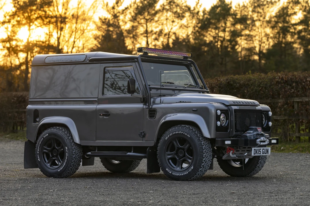 2015 Land Rover Defender 90 - Image 4 of 31