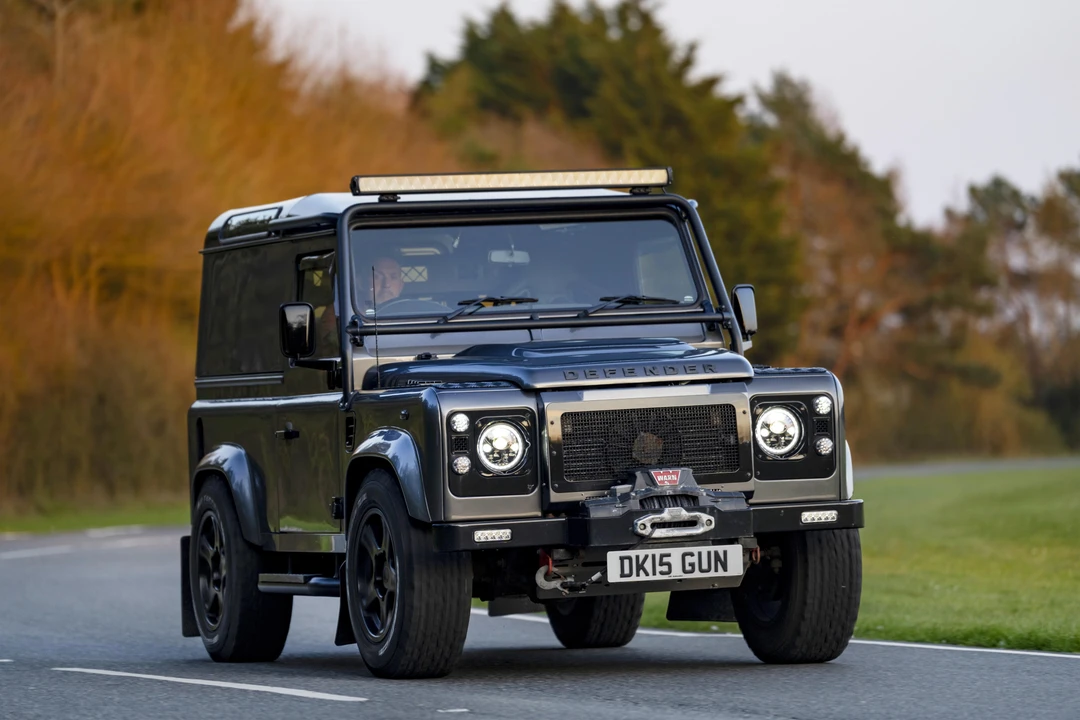 2015 Land Rover Defender 90 - Image 3 of 31