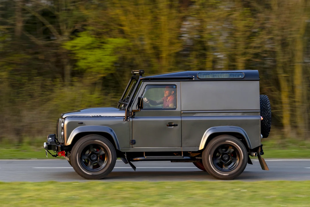 2015 Land Rover Defender 90 - Image 8 of 31